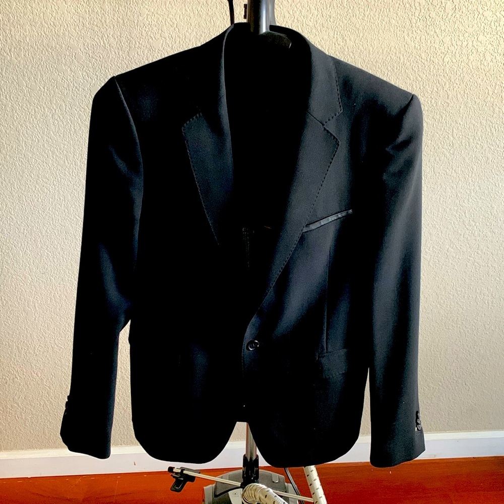 Avelon 100% Wool Casual One Button Men’s Blazer With Cool Design Details.